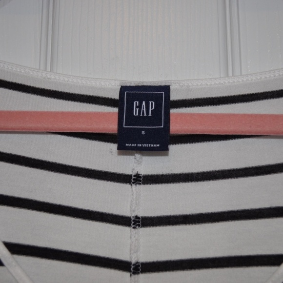 Black and White Stripe V Neck Top - Picture 2 of 3